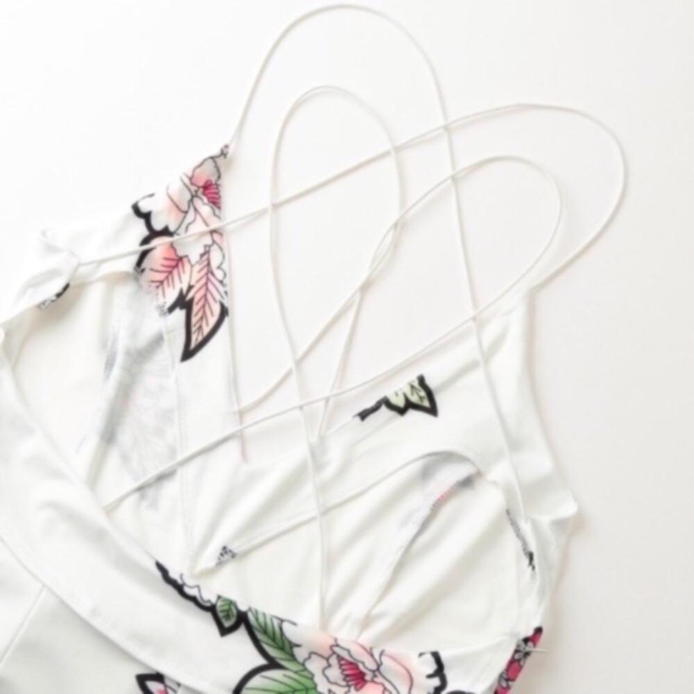 Strappy Open Back Cross Front Floral Print Romper - Picture 5 of 6